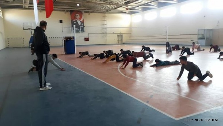  Aralık Gençlik Ve Spor İlçe Müdürlüğü Kapalı Spor Salonunda Başlayan Kick Boks Kursu Her Geçen Gün İlgi Artmakta