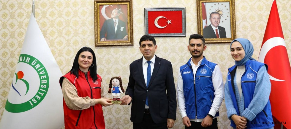 Iğdır Gençlik ve Spor İl Müdürü Yusuf Çebi ve Gençlik Merkezi Üyelerinden Rektör Alma'ya Ziyaret