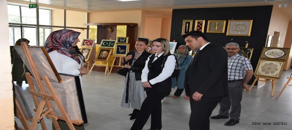 Hatice Sarıibrahim Şehit Emin Güner Anadolu İmam Hatip Lisesinde Yıl Sonu Sergisinin Açılışına Katıldı