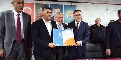 Ahmet Tutulmaz Milletvekili Aday Adaylığı Dilekçesini Ak Parti İl Başkanı Ali Kemal Ayaz'a Verdi