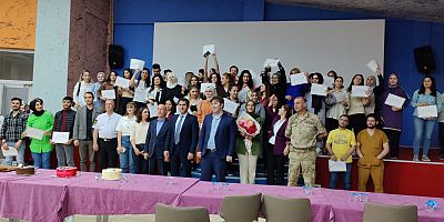    IĞDIR'DA BEBEK ÖLÜMLERİNİ ÖNLEMEK  EĞİTİMİNE KATILANLAR SERTİFİKALARINI ALDI
