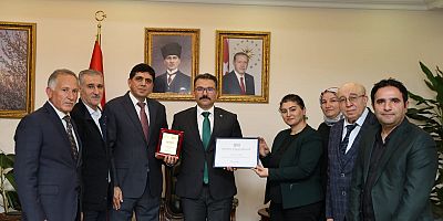Iğdır Üniversitesi Geliştirme  Vakfı Vali Turan'ı Ziyaret Etti