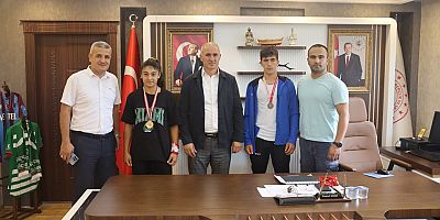 Iğdırlı Şampiyonlar Yusuf Çebi’yi  Makamında Ziyaret Ettiler