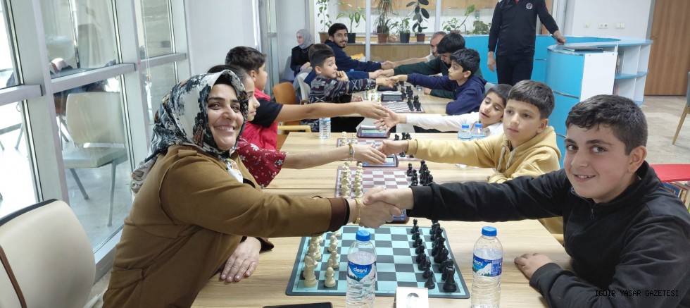 CUMHURİYETİN 102. YILI IĞDIR’DA SATRANÇLA KUTLANDI