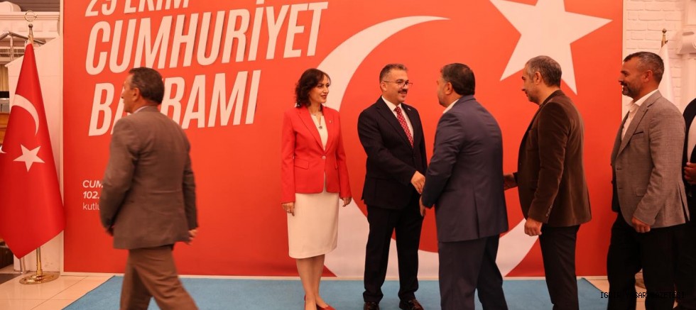 Iğdır'da Cumhuriyetin 102. Yıldönümü  Coşkusu: Kabul Töreni Düzenlendi