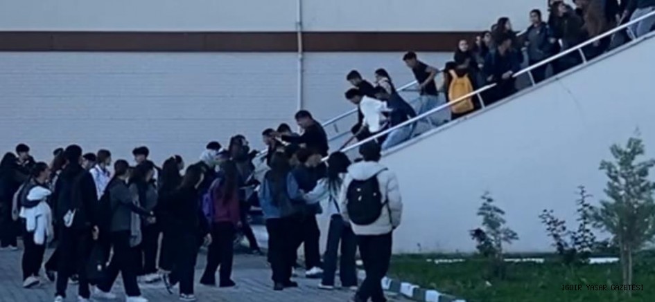 Iğdır’da Eli Sopalı Şahıslar Okul Bastı: 1 Öğrenci Yaralı