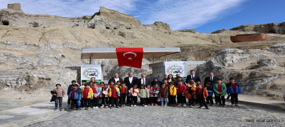 AŞAĞI ÇARIKÇI İLKOKULUNDA EĞİTİM GÖREN KÖY ÇOCUKLARA  TUZLUCA İLÇESİNDEKİ TUZ MAĞARALARI GEZDİRİLDİ