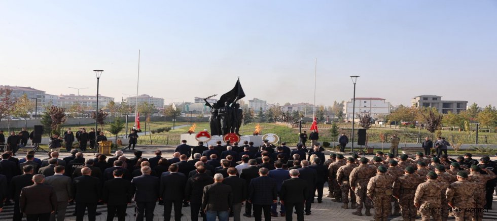 Iğdır'da 10 Kasım Atatürk'ü Anma Töreni Gazi  Mustafa Kemal Saygı ve Özlemle Anıldı