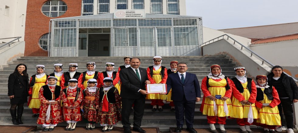 Iğdır Valisi Ercan Turan'dan Halk  Oyunları Ekibine Ziyaret ve Tebrik