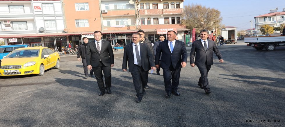 Iğdır Valisi Ercan Turan, İl Özel İdaresi İle Melekli Belediyesi Arasında Yapılan Protokol Kapsamında Sıcak Asfalt Serimi Tamamlanan Melekli Beldesini Ziyaret Etti