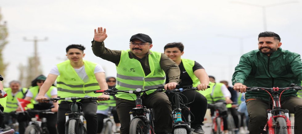 Iğdır Valisi Ercan Turan Yeşilay Tarafından Düzenlenen 11. Yeşilay Bisiklet Turuna Katıldı