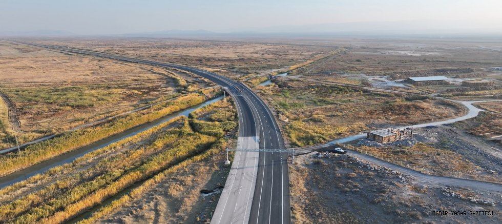 Vatandaşların Daha Güvenli Daha Hızlı Ve Konforlu Ulaşım Sağlamaları İçin Karayolları Genel Müdürlüğü Iğdır'da Yatırımlarına Hız Kesmeden Devam Ediyor