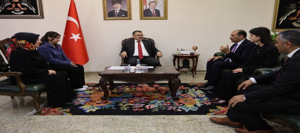 Yağmur Angış'tan Türkiye Birinciliği  Vali Turan'dan Altın Ödül