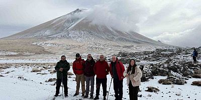 Ağrı Dağı'nda Kış Tırmanışı Başladı: Zirveye 27 Dağcı Çıktı