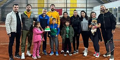 Efe Tenis Akademisinde Şampiyon Öğrenciye Sürpriz Kutlama