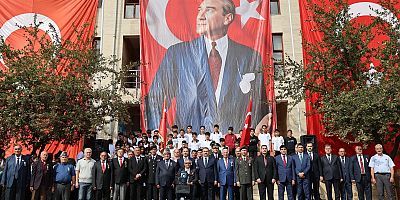 Iğdır’da 19 Eylül Gazilergünü Münasebetiyle  Atatürk Anıtı’nda Çelenk Sunma Töreni Düzenlendi