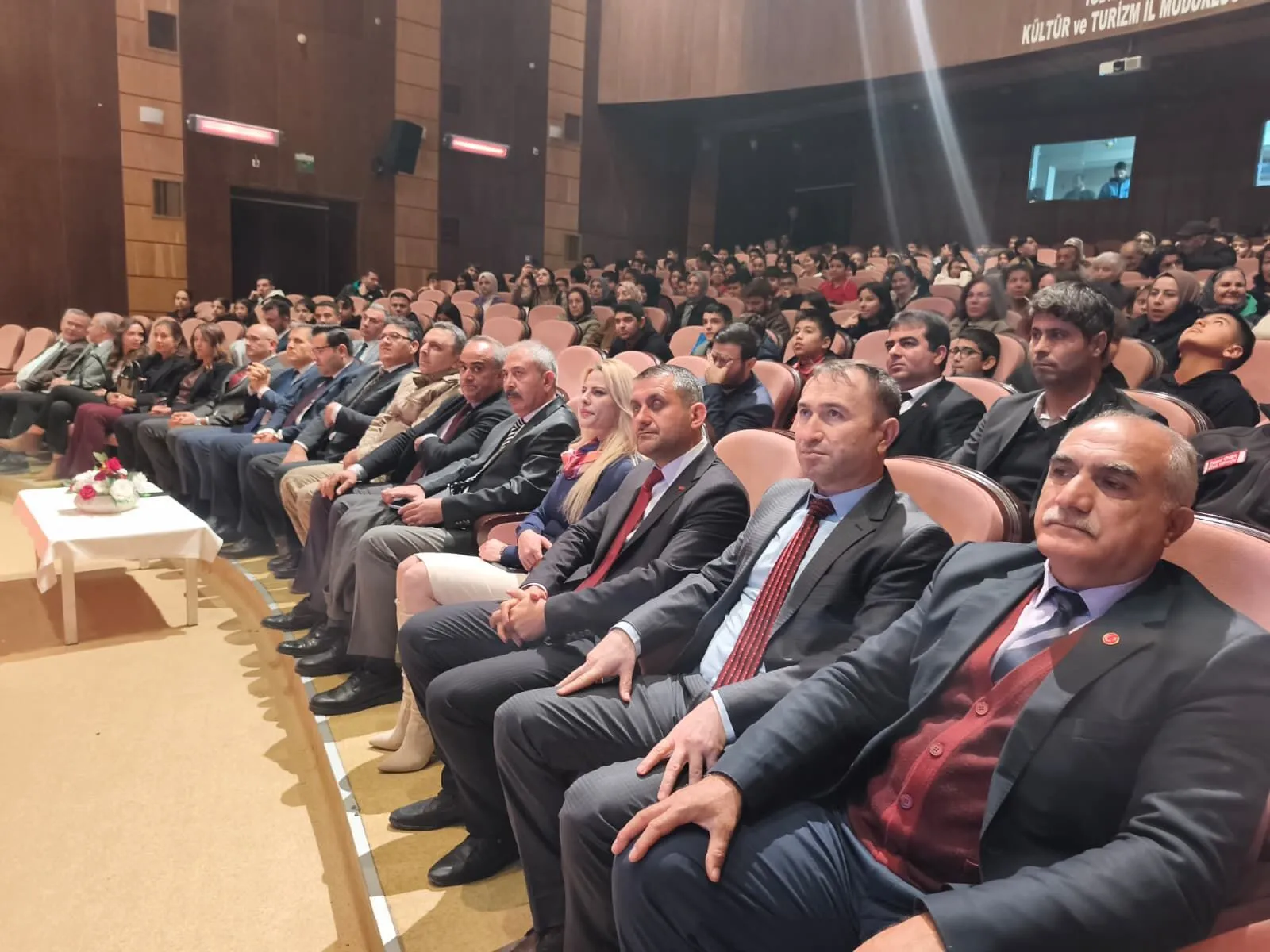 IĞDIR'DA 3 ARALIK DÜNYA ENGELLİLER GÜNÜ COŞKUSU  ÖZEL BİREYLER YETENEKLERİNİ SERGİLEDİ