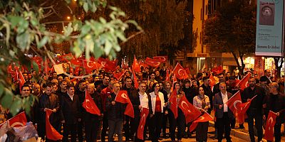 Iğdır'da Fener Alayı Rekoru: 102 Metrelik Dev  Türk Bayrağıyla Cumhuriyet Yürüyüşü Coşkusu