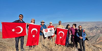 Iğdır’da Öğretmenler Günü’nde Dağcılar Saklı Şelalesi’ne Doğa Yürüyüşü Düzenledi