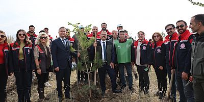 Iğdır'da Rekor Fidan Dikimi: 11 Kasım Milli Ağaçlandırma Günü Coşkusu