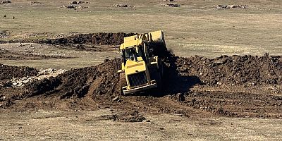Iğdır İl Özel İdaresi’nden Hayvan İçme Suyu Göletlerine Yoğun Mesai
