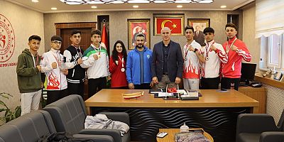 Iğdır’lı Şampiyonlardan  Gençlik ve Spor İl Müdürü Yusuf Çebi'ye Ziyaret