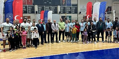 Iğdır Öğretmenler Günü Voleybol Turnuvası Şampiyonu Belli Oldu: Hürriyet İlkokulu Zirvede