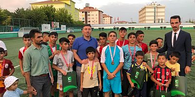 Iğdır Semt Sahasında Düzenlenen Kur’an Kursları Arası Futbol Finali  Turnuvası Ödül Töreni İle Sona Erdi