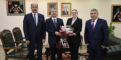 IĞDIR VALİSİ ERCAN TURAN'DAN 24 KASIM ÖĞRETMENLER GÜNÜ KUTLAMASI: ÖĞRETMENLERE MAKAMINDA KABUL