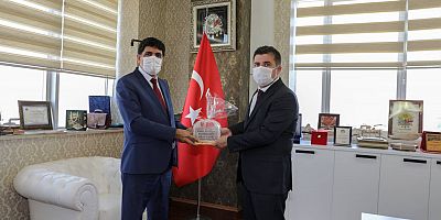 Iğdır Valisi ve Belediye Başkan Vekili H. Engin  Sarıibrahim'den Rektör Alma'ya İade-i Ziyaret