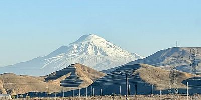 Türkiye’nin Çatısı Ağrı Dağı, Kış Öncesi Iğdır’dan Büyüleyici Görünüyor