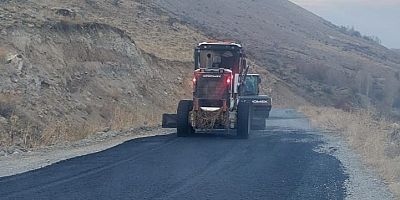 Tuzluca’da Grup Köy Yollarında Yoğun Asfalt Mesaisi
