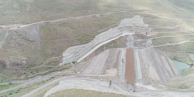 ÜNLENDİ BARAJI YÜKSELİYOR