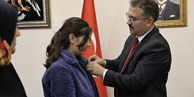 Yağmur Angış'tan Türkiye Birinciliği  Vali Turan'dan Altın Ödül